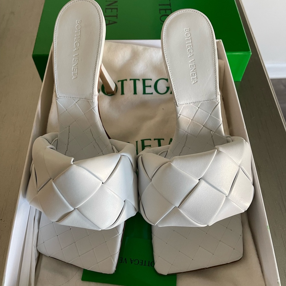 Bottega Veneta Lido Mule. - Picture 2 of 3